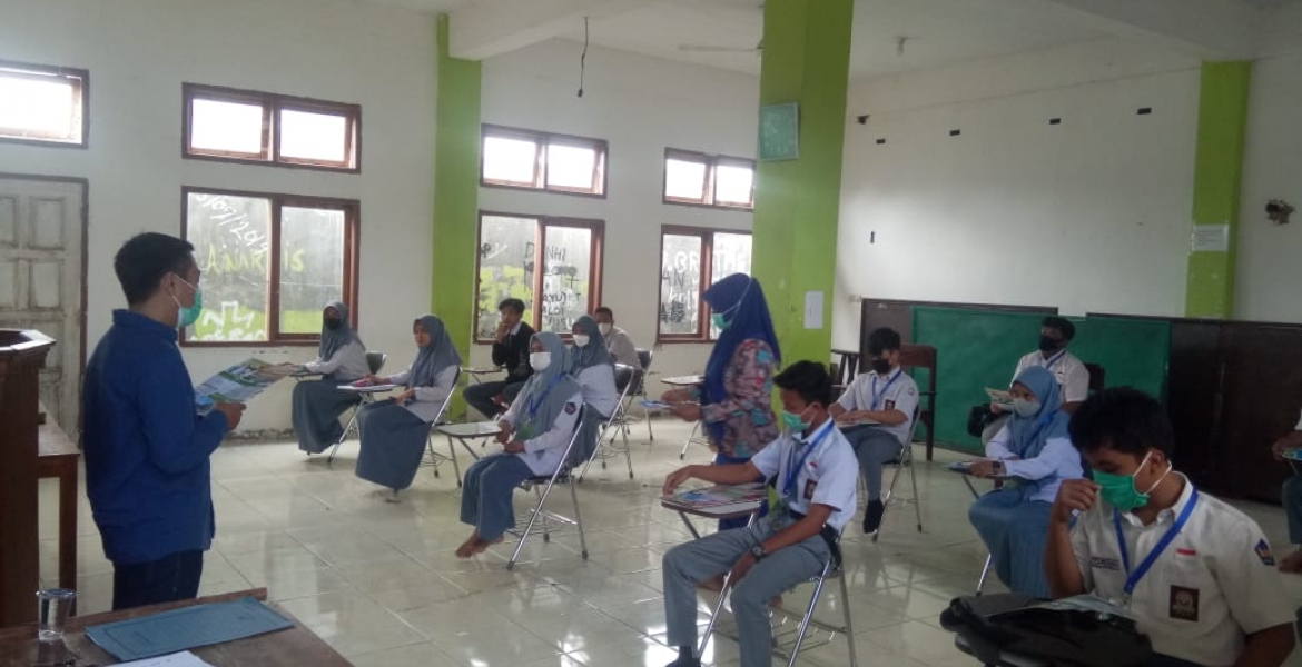 Sosialisasi penerimaan mahaiswa baru disalah satu sekolah yang ada di kota Kendari