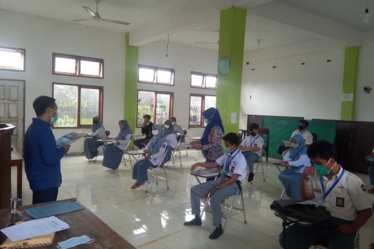 Sosialisasi penerimaan mahaiswa baru disalah satu sekolah yang ada di kota Kendari